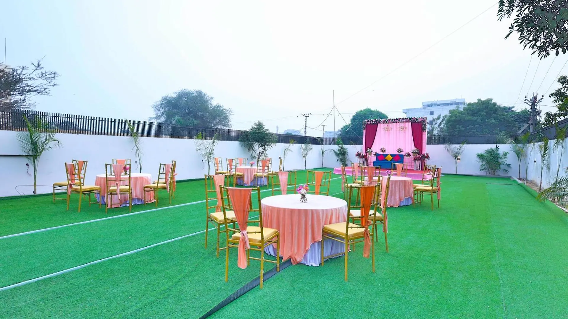Hotel Orsom Stays Sassy Sector 53 Gurgaon